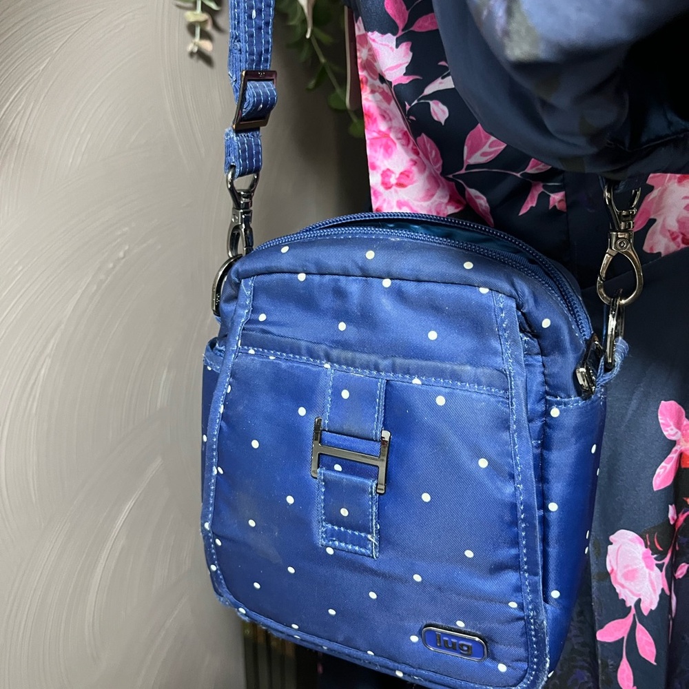 LUG Convertible‎ Purse - Picture 2 of 14